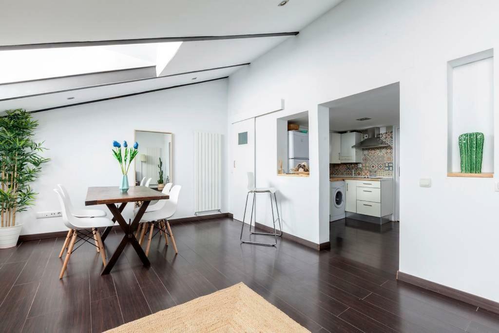 Modern Top Floor Loft At Malasana'S Heart مدريد المظهر الخارجي الصورة