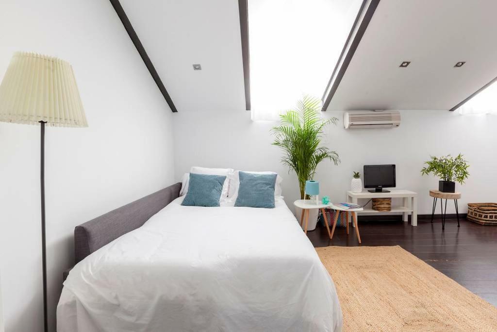 Modern Top Floor Loft At Malasana'S Heart مدريد المظهر الخارجي الصورة