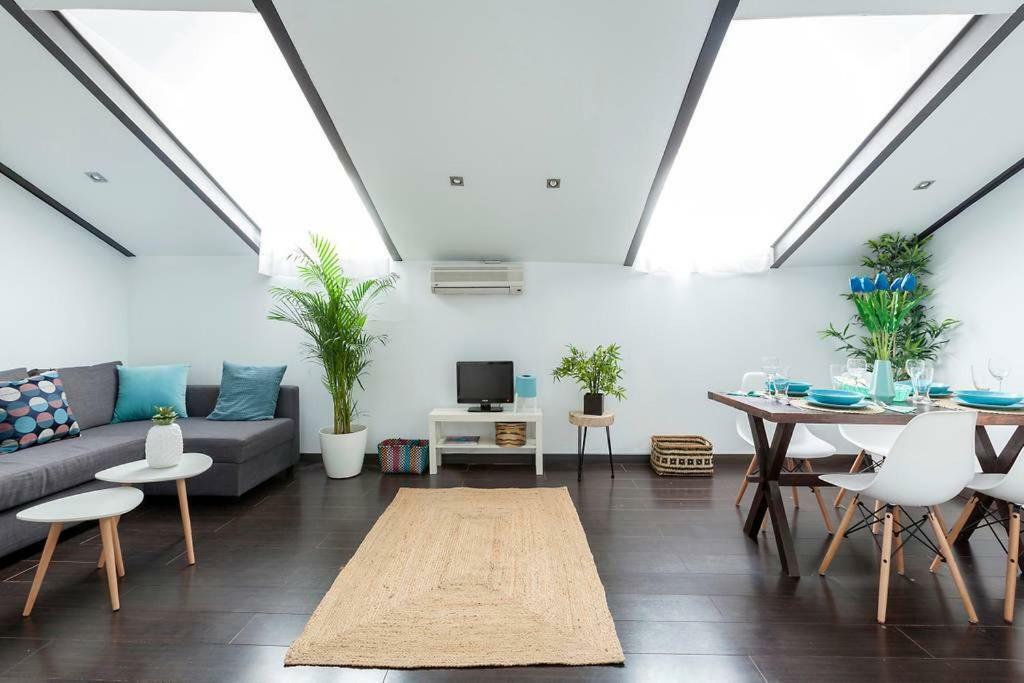 Modern Top Floor Loft At Malasana'S Heart مدريد المظهر الخارجي الصورة